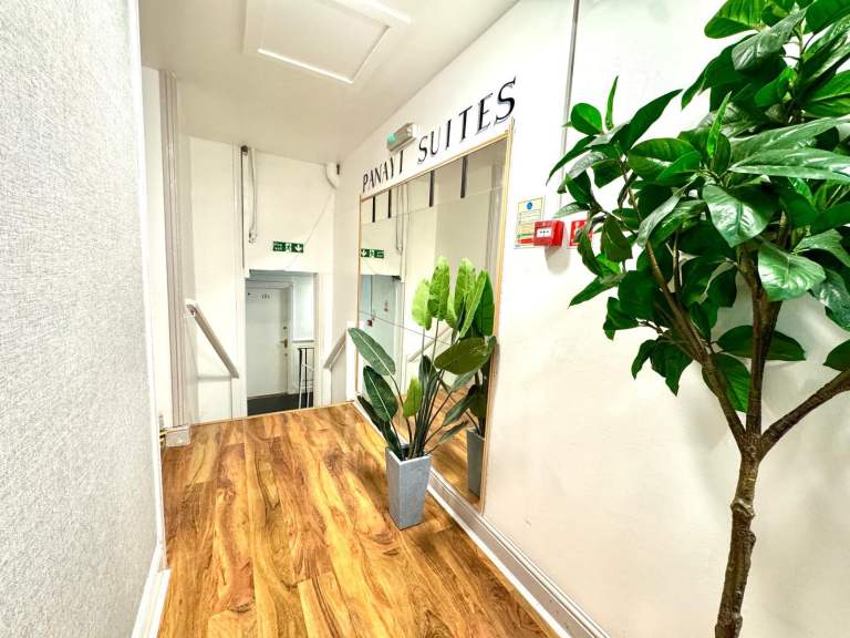 Large studio apartment in Kember Street, Islington, N1 - Ref: 494