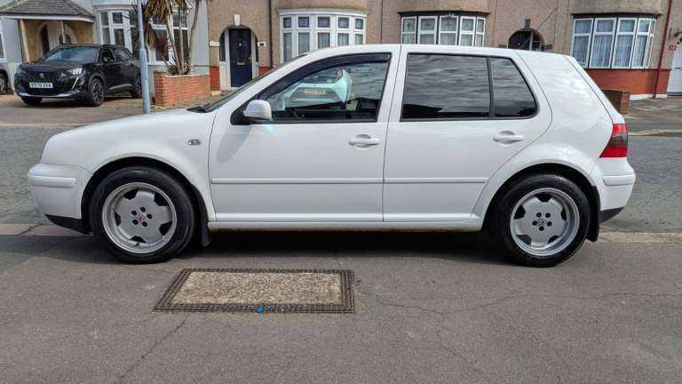 2002 Candy white mk4 Vw golf 5 door hatchback 2.0 GTI Rare car vgc 
