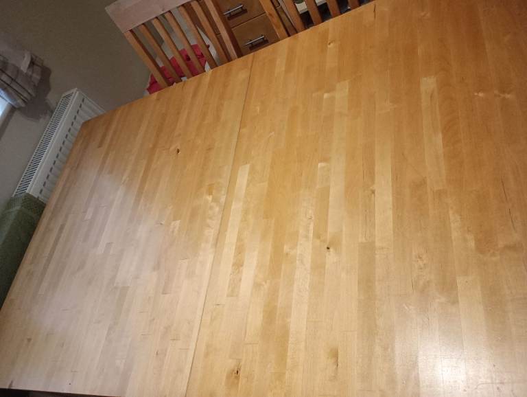 Solid oak dining table and chairs set (can deliver)