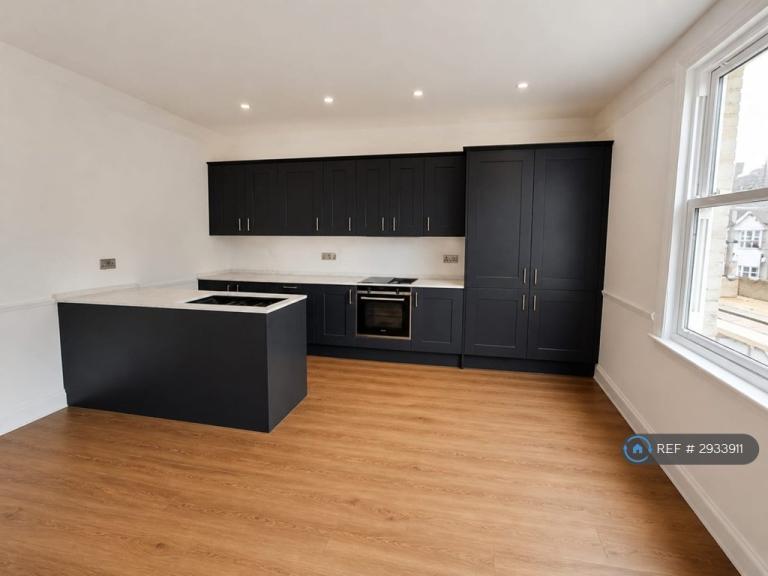 4 bedroom flat in Stanley Road, Teddington, TW11 (4 bed) (#2933911)