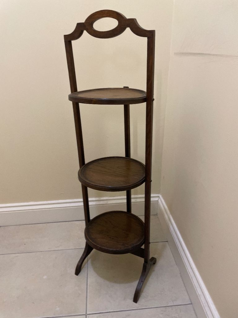 Vintage display unit for folding shelves 