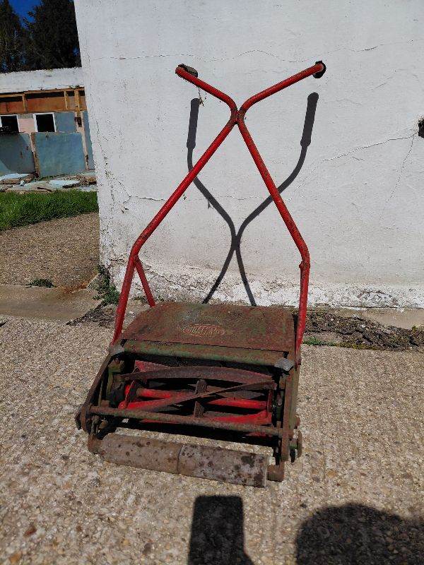 Vintage Qualcast Manual Push Lawn Mower Cylinder Reel Cutter Garden Grass