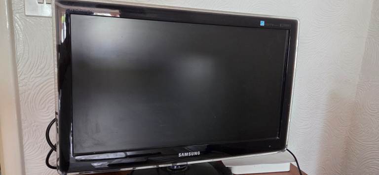 Samsung P2270HD 22-inch TV Monitor – Black, Good Condition