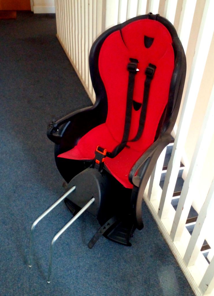Hamax Child Bike Seat (Rear) + 2x Bike Connectors – Red/Black – Good Condition £25