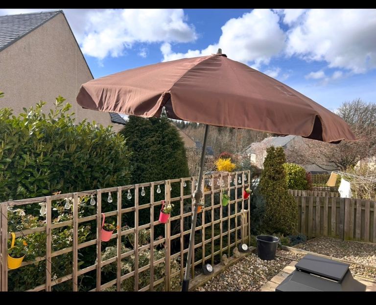 🌞 Garden Parasol / Patio Umbrella – Brown – £15