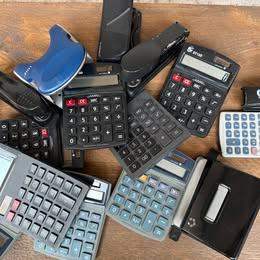  Office bits & pieces (calculators, pen holders, staplers, binding combs)