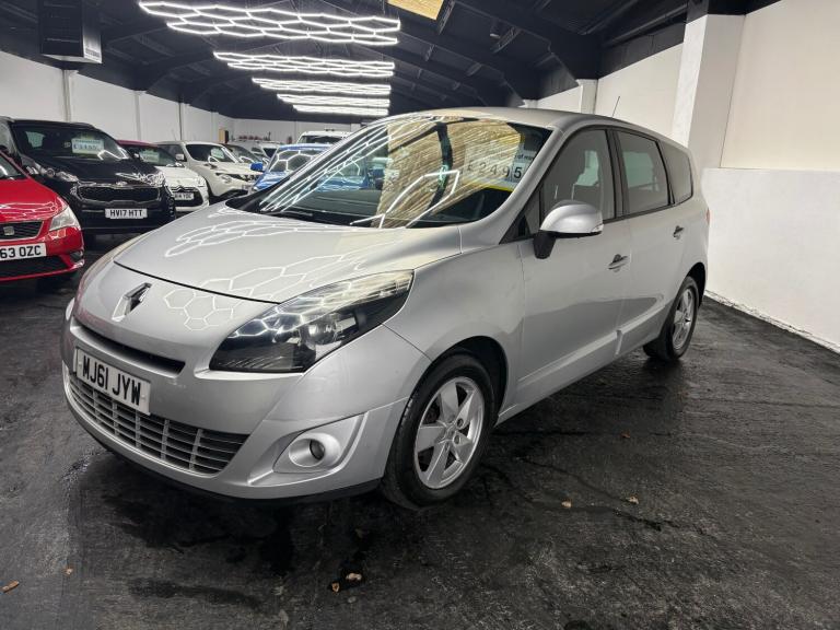 2011 Renault Grand Scenic 1.5 dCi 110 Dynamique TomTom Automatic 5dr EDC MPV Diesel Automatic