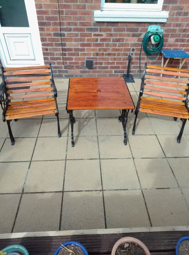 Vintage Garden table and chairs 