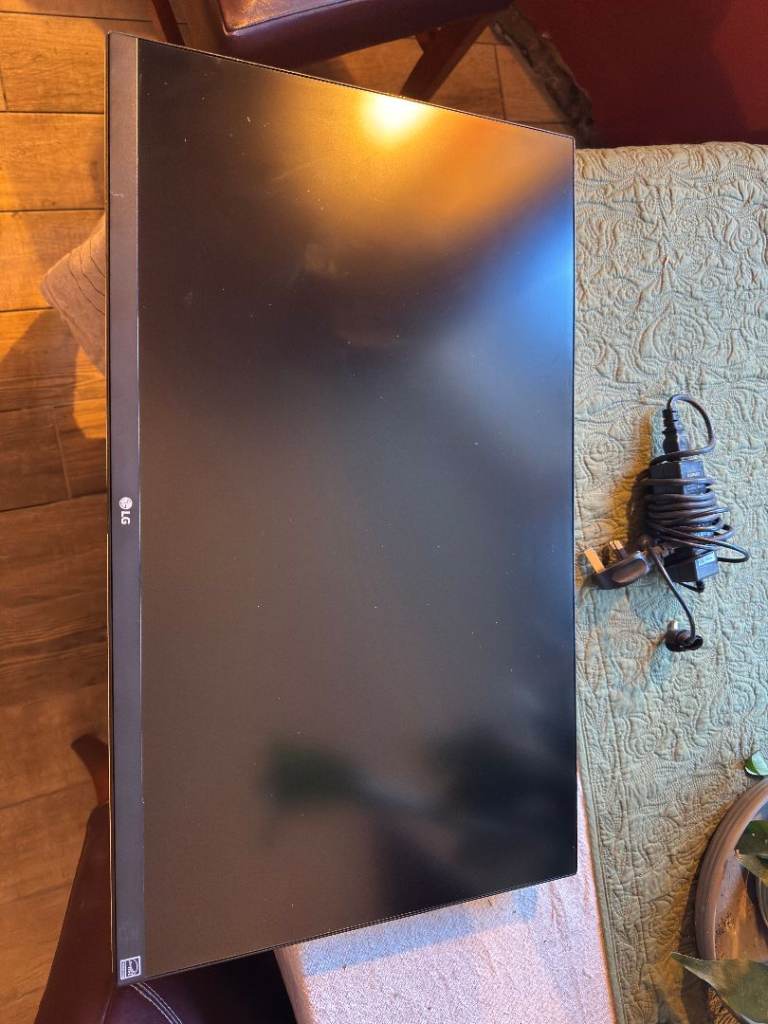 LG 27" 4K Monitor (27UL600) - NO STAND - Full Working Order