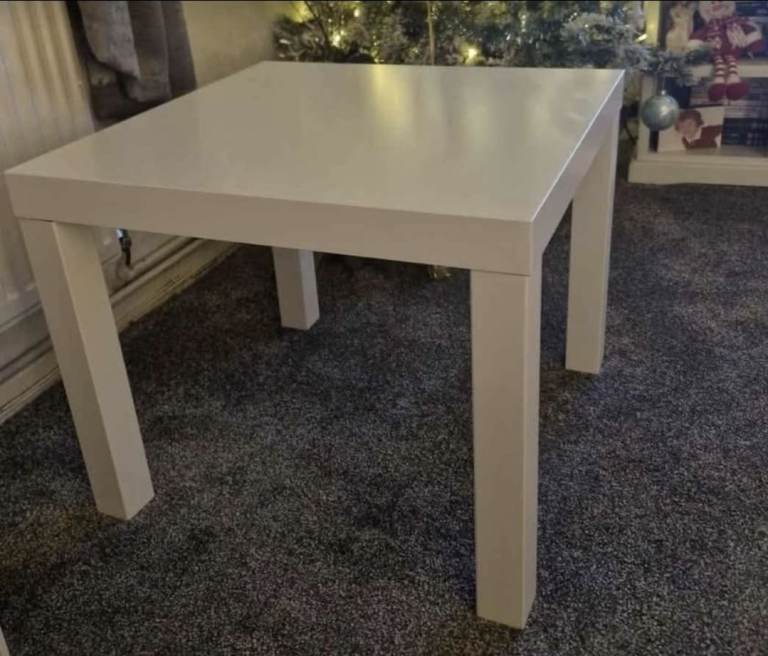 Used White coffee table