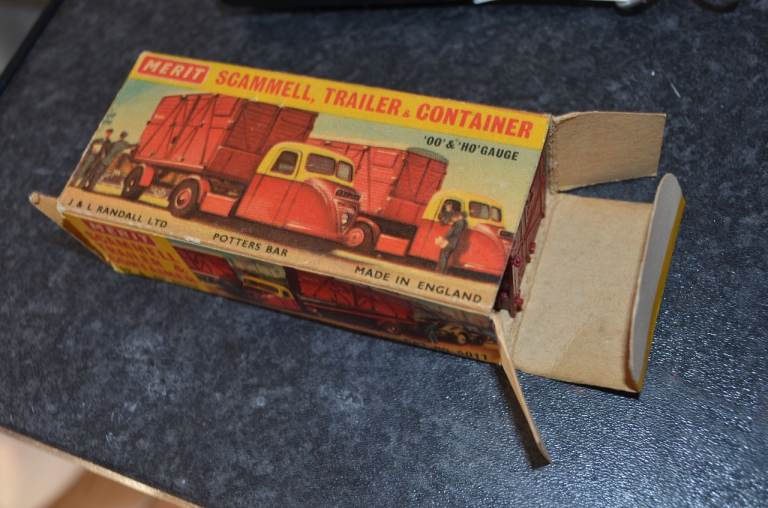 MERIT OO GAUGE AND HO GAUGE 5011 SCAMMELL TRAILER CONTAINER Boxes
