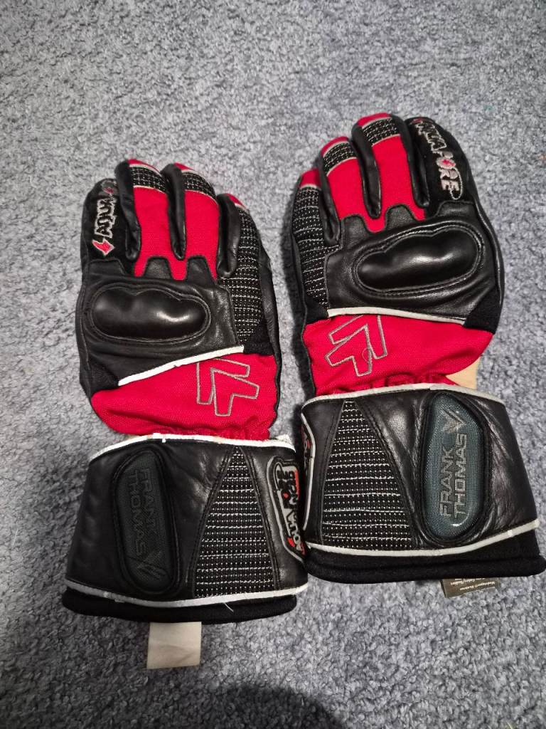 Motorcycle gloves