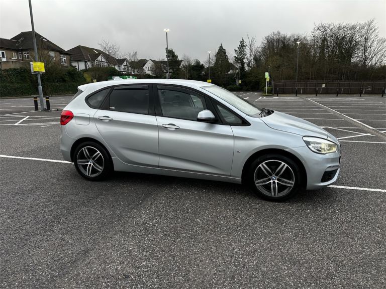 BMW 2 SERIES 218d Sports ( ULEZ FREE ) 5 Doors with Parking Camera & Low Mileage