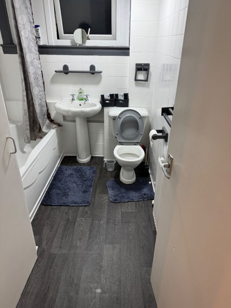 Room to rent in Livingston