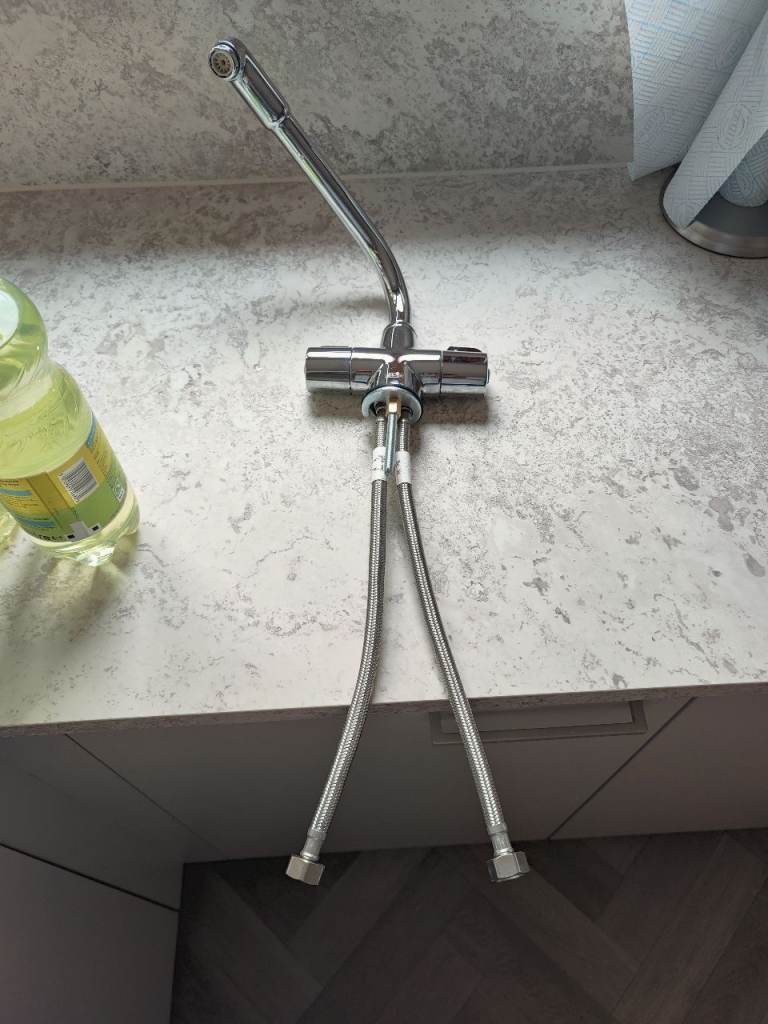 Chrome Kitchen Mixer Tap with Flexi Hoses – Good Condition