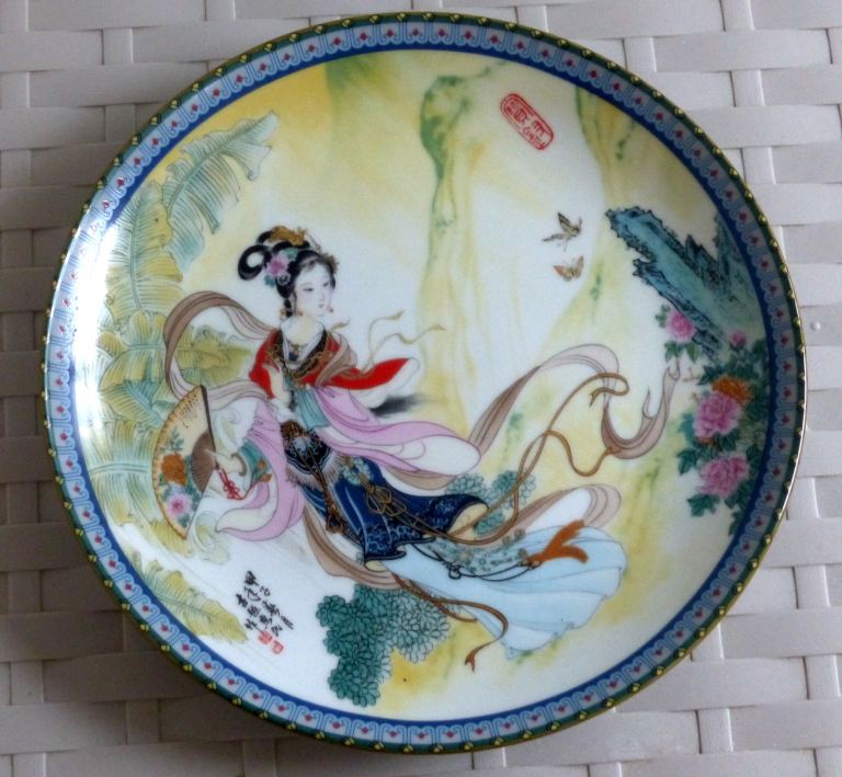 Vintage Chinese wall plate 1986 