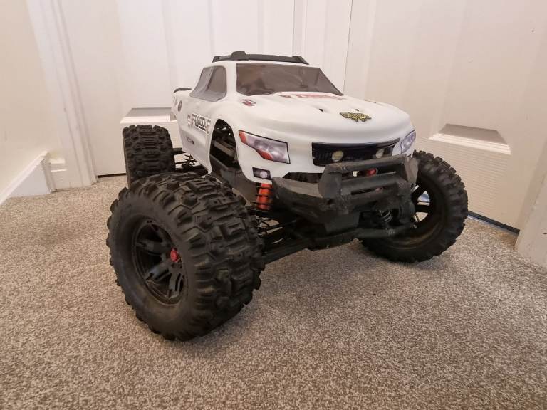 Traxxas X-Maxx 8s. Upgraded. Extras. RTR. Lipos. Charger. Stand. Rc Car Truck 