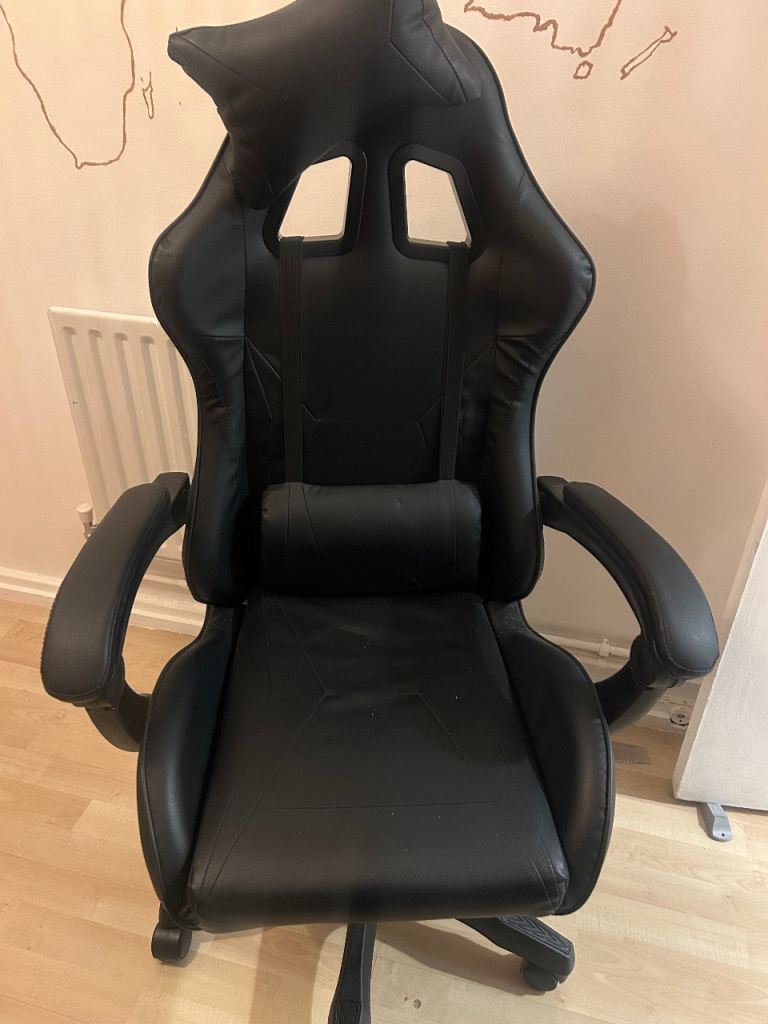 Desk chair in excellent condition