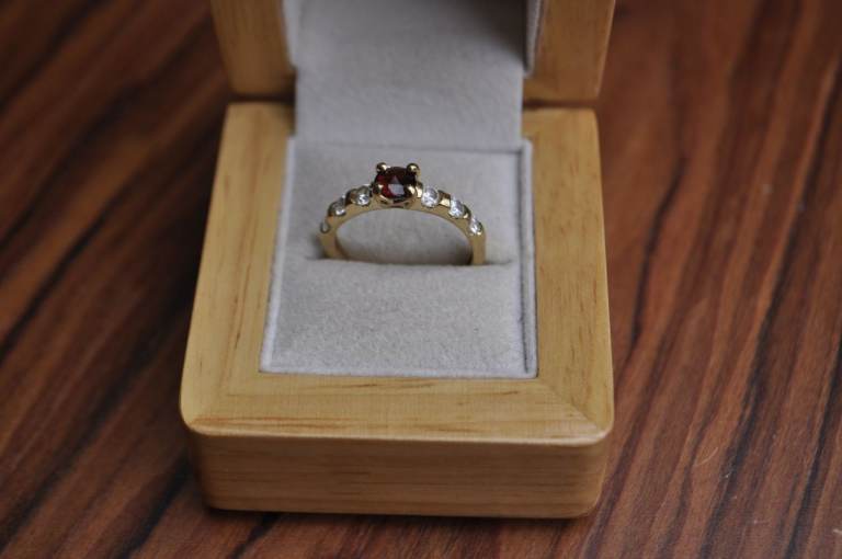 9ct gold, garnet & gemstone ring