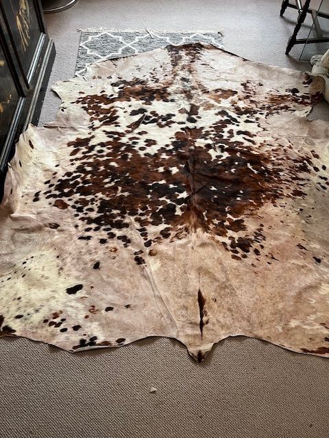 LARGE COW HIDE 