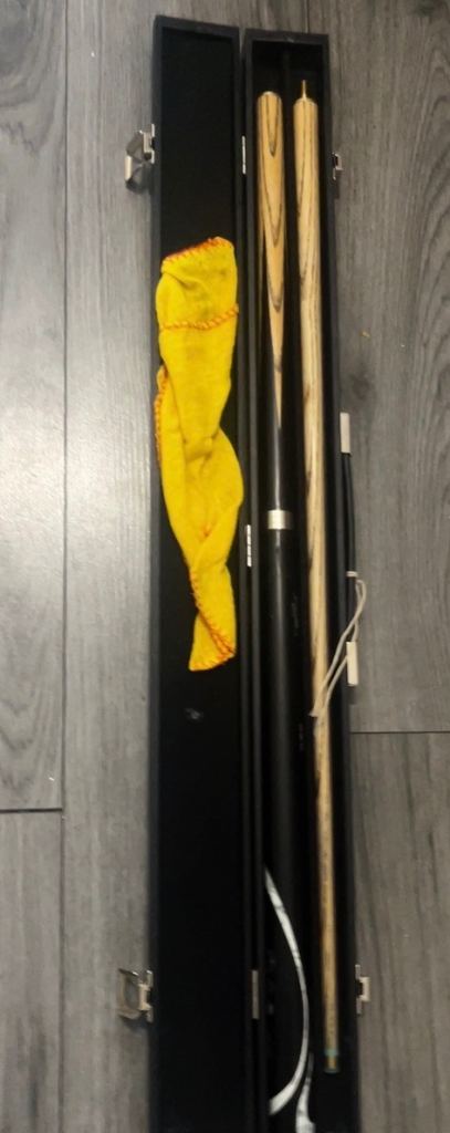 Riley’s snooker cue and case Airdrie £15