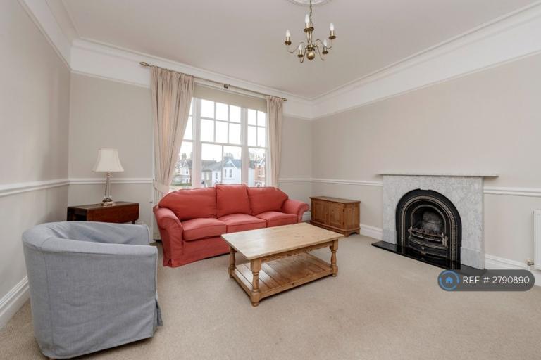 2 bedroom flat in Dealtry Road, London, SW15 (2 bed) (#2790890)