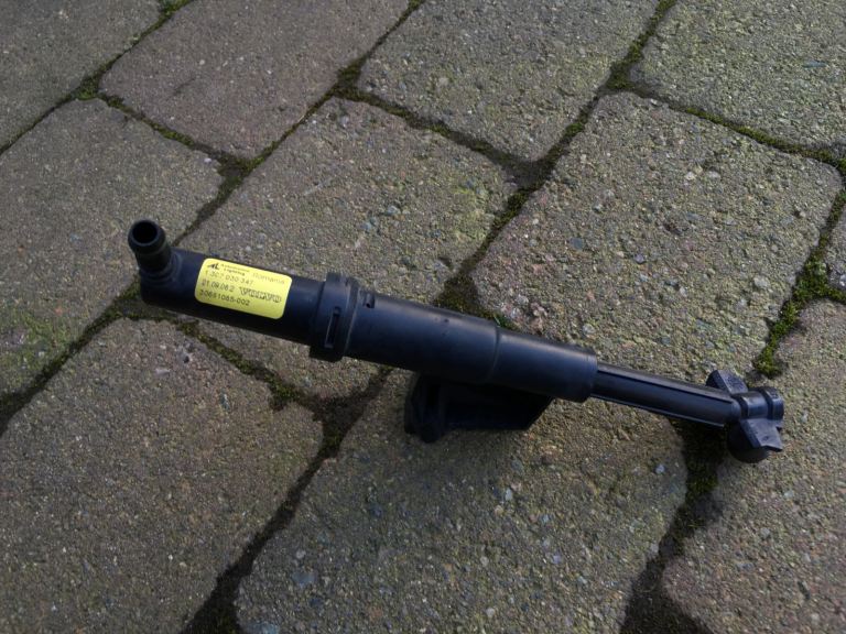 Volvo C30 Headlight washer