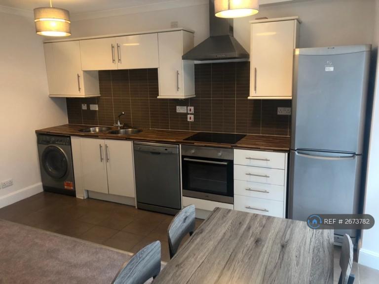 3 bedroom flat in Commercial Street, Dundee, DD1 (3 bed) (#2673782)