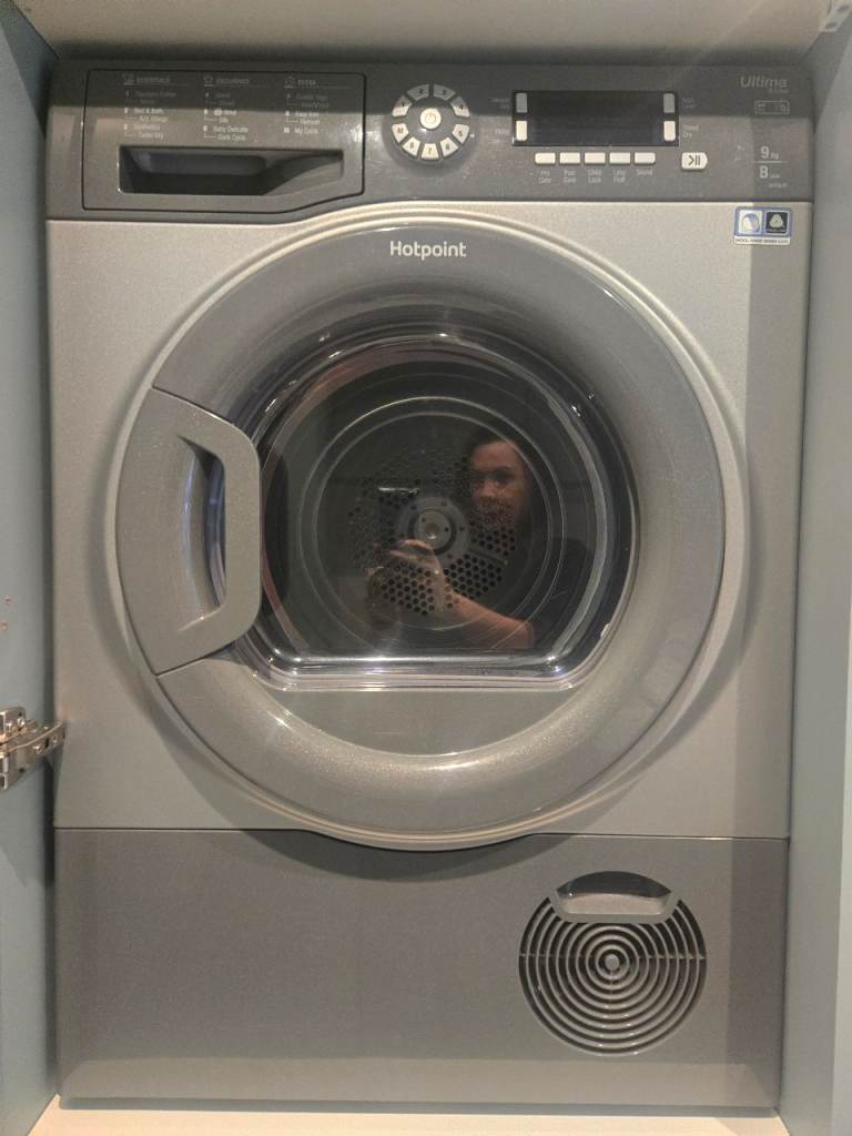 Hotpoint ULTIMA 9kg Condenser Tumble Dryer GREY. Needs replacement belt