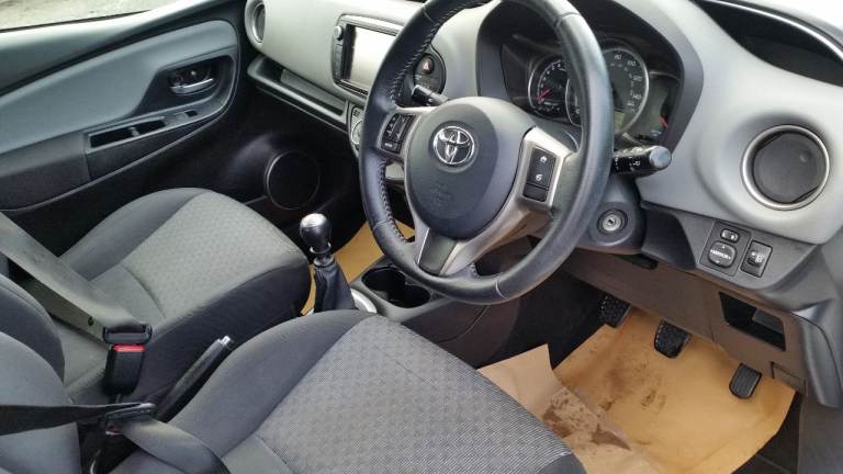 *!*FULL HISTORY*!* 2015 TOYOTA YARIS 1.3 ICON **£35 ROAD TAX** **MOT TO 5 OCT 26** *ONE LADY OWNER*