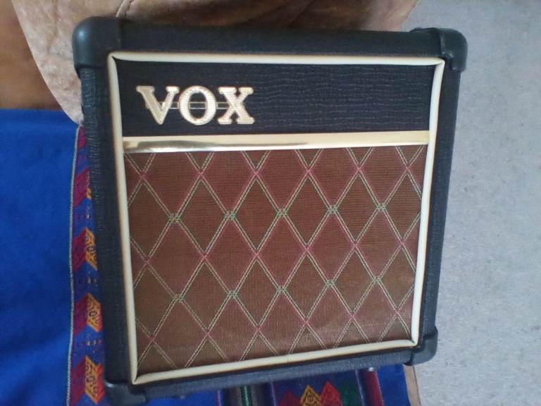 Vox D A 5 Portable Guitar Amplifier.