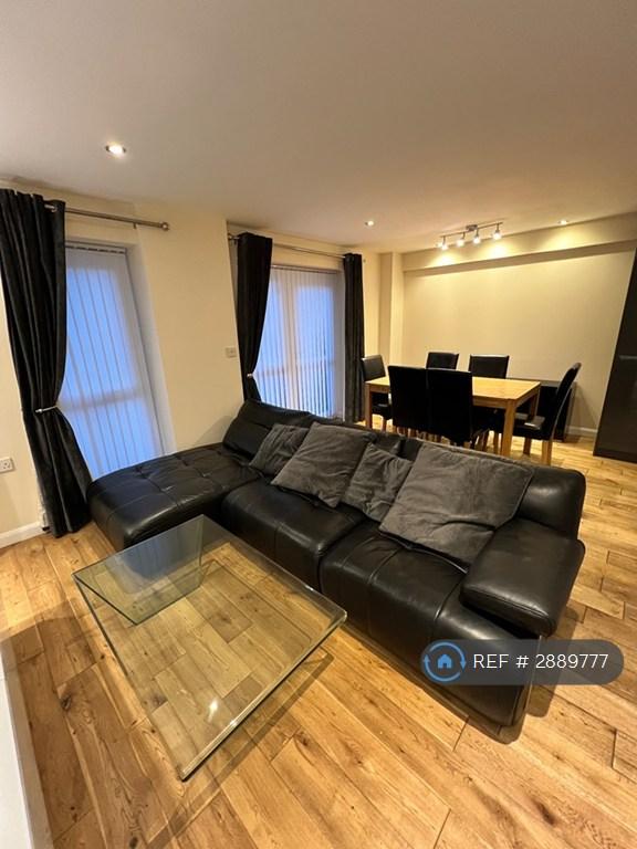 2 bedroom flat in Adrian House, London, E15 (2 bed) (#2889777)