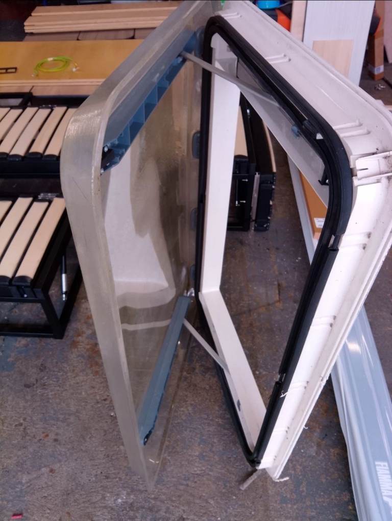 Dometic Heki 3 Rooflight/Skylight