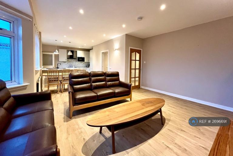 3 bedroom house in Craigmount View, Edinburgh, EH12 (3 bed) (#2696691)