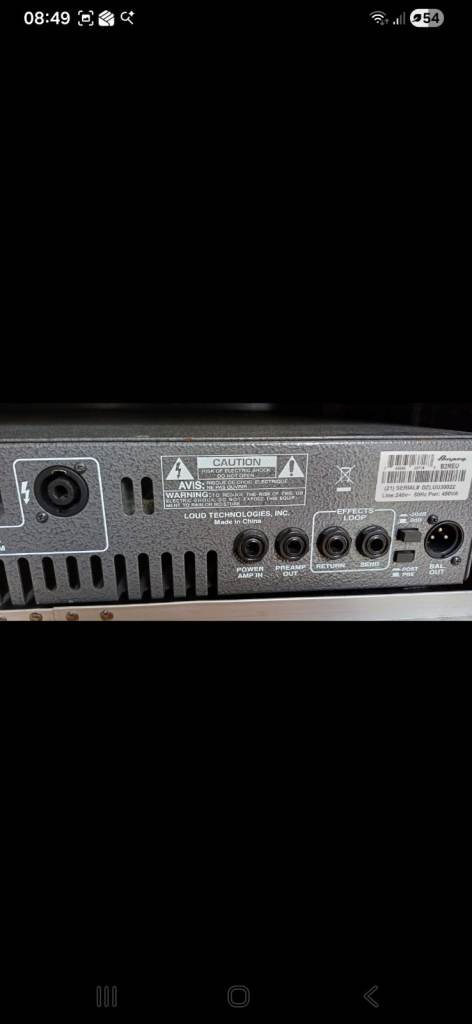 Ampeg Bass Head B2 RE- Rack mounted Solid state in Flight case.