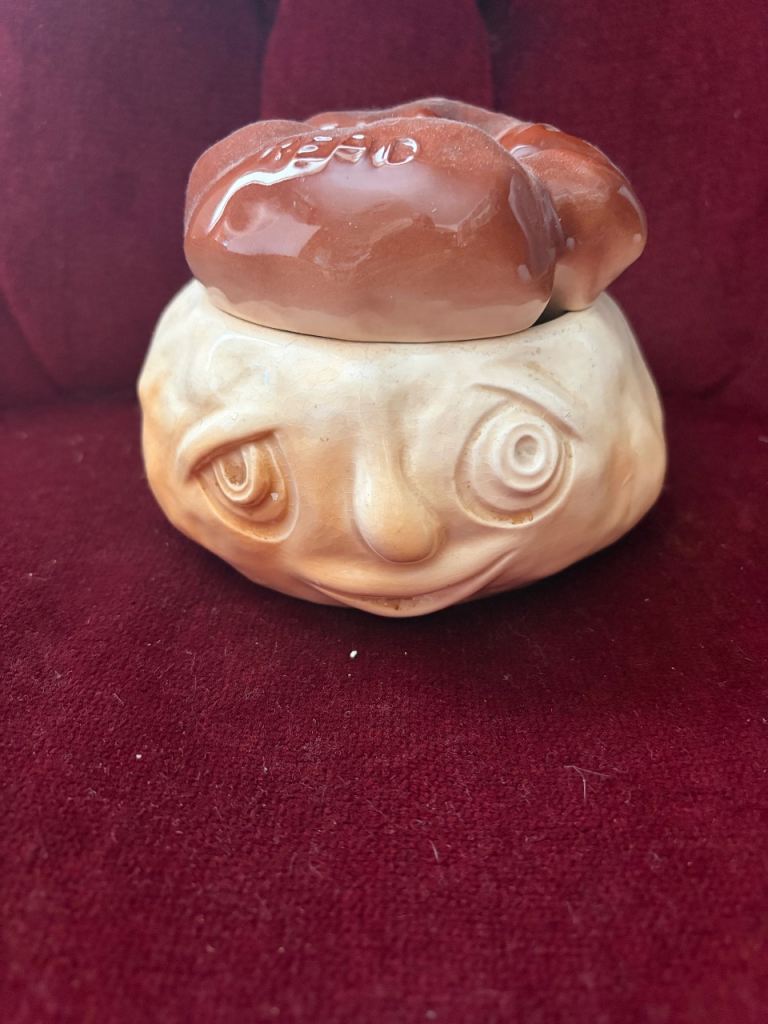 Vintage sylvac ceramic bread sauce pot 