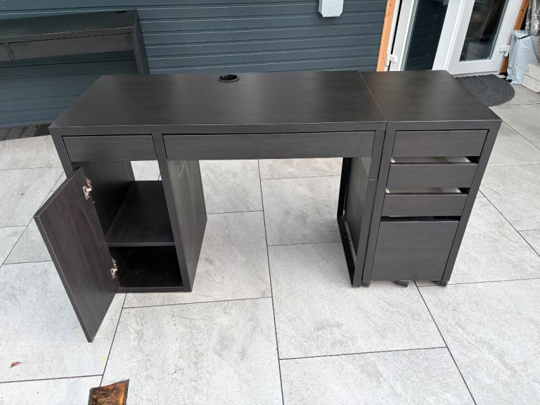 Blackbrown Wooden Desk with separate Drawers and Storage