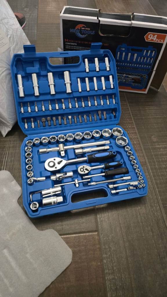 Brand New 94PC 1/2" & 1/4" SOCKET SET SCREWDRIVER BIT RATCHET - Delivery Available