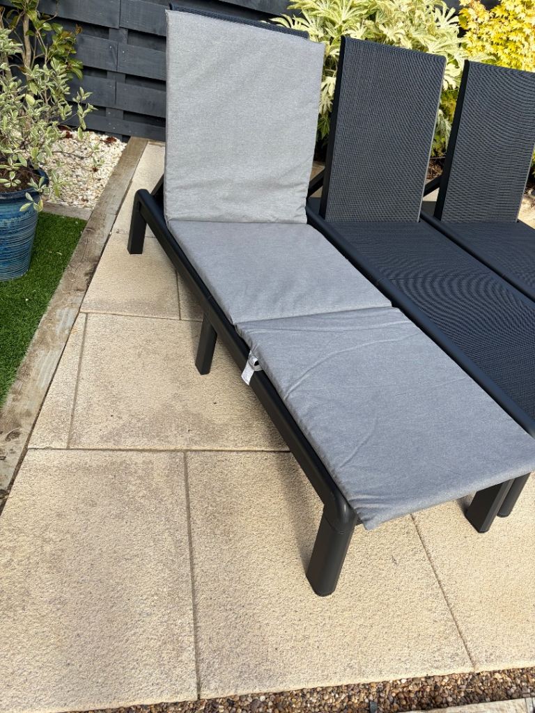Sun lounger 