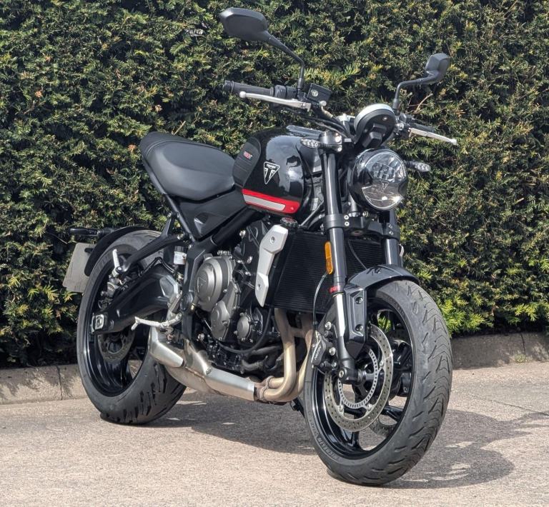 TRIUMPH TRIDENT 660 - 2024 73 - LOW MILES  - ROADSTER