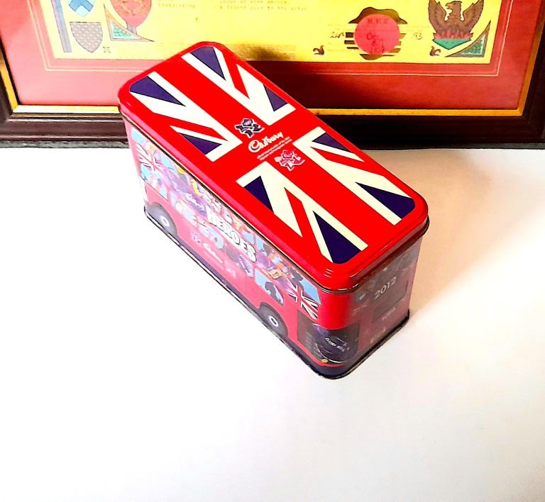 COLLECTABLE LIDDED TIN - 2012 LONDON OLYMPIC - CADBURY HEROES BUS 18 x 10 cm GOOD