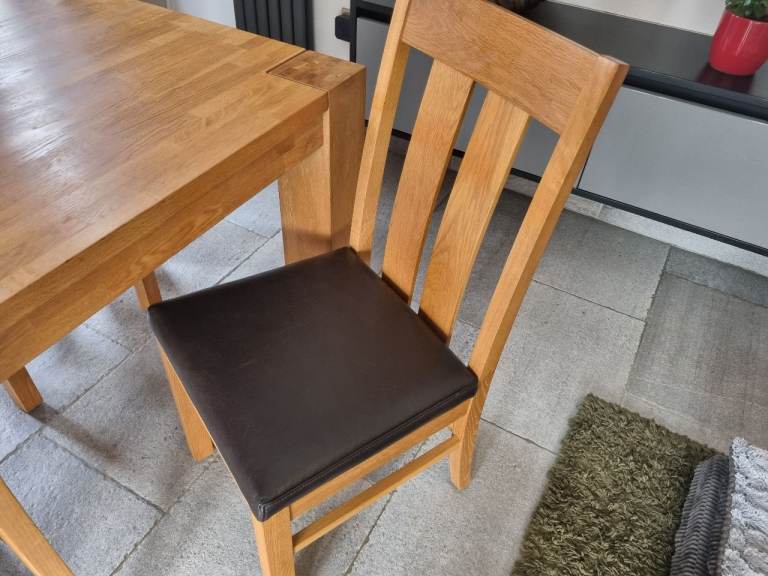 Solid oak dining tabke