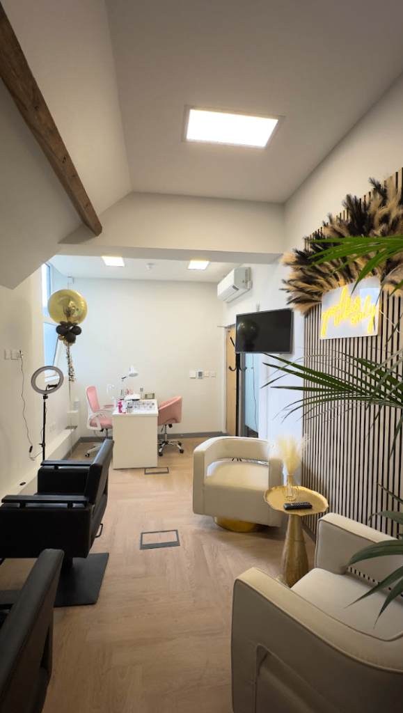 Studio Unit to rent in Croydon - Hair and Beauty Studio | Aesthetics | Well being 