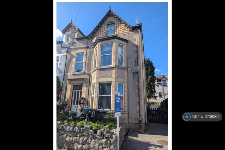 2 bedroom flat in Llewelyn Road, Colwyn Bay, LL29 (2 bed) (#2736202)