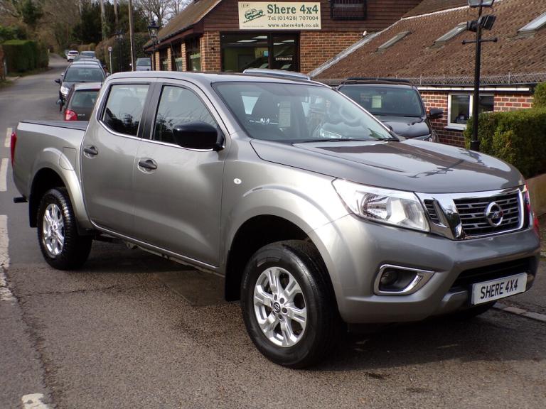2021 Nissan Navara 2.3 dCi Acenta Pickup Double Cab 4dr Diesel Manual-Roller shutter Pick Up Dies...