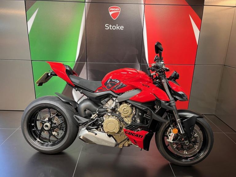 DUCATI STREETFIGHTER V4 2023 FACE LIFT ONE OWNER ONLY 4400 MILES