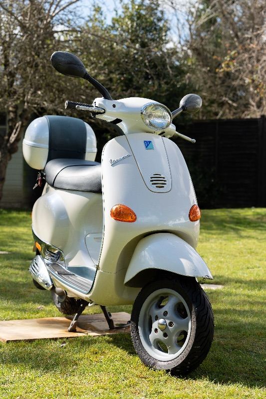 Vespa ET2 50cc — Low Mileage — White — 2003