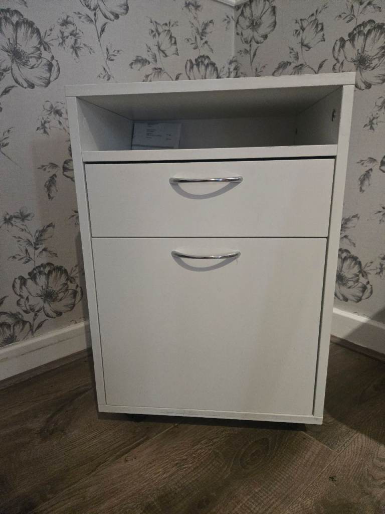 White Wood Effect Cabinet with Drawer and Cupboard