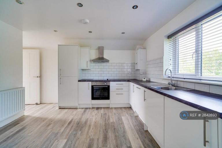 2 bedroom flat in Godwin Way, Cambridge, CB1 (2 bed) (#2842893)