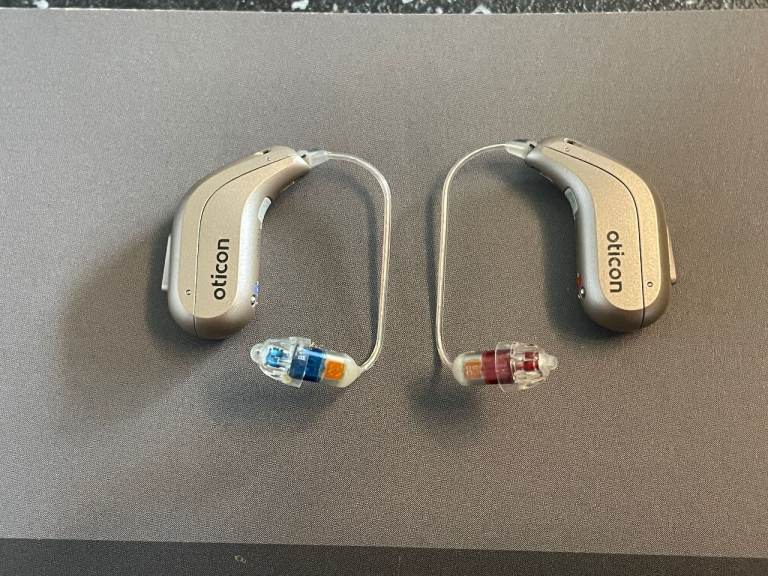 Oticon Intent 1 miniRITE Rechargeable Hearing Aids – Complete Set – As New Condition